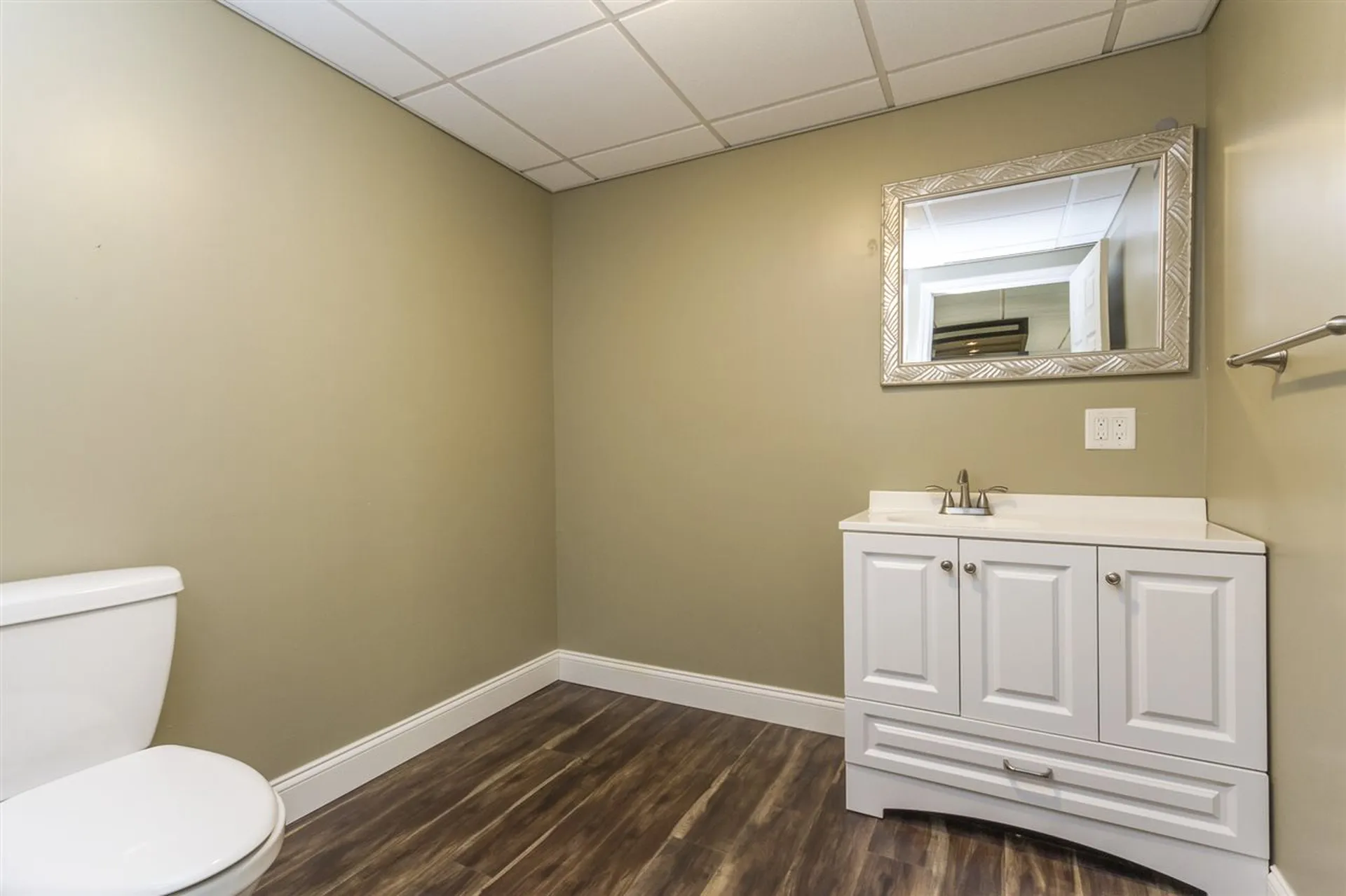 39 Glastombury Drive Sandown NH 03873