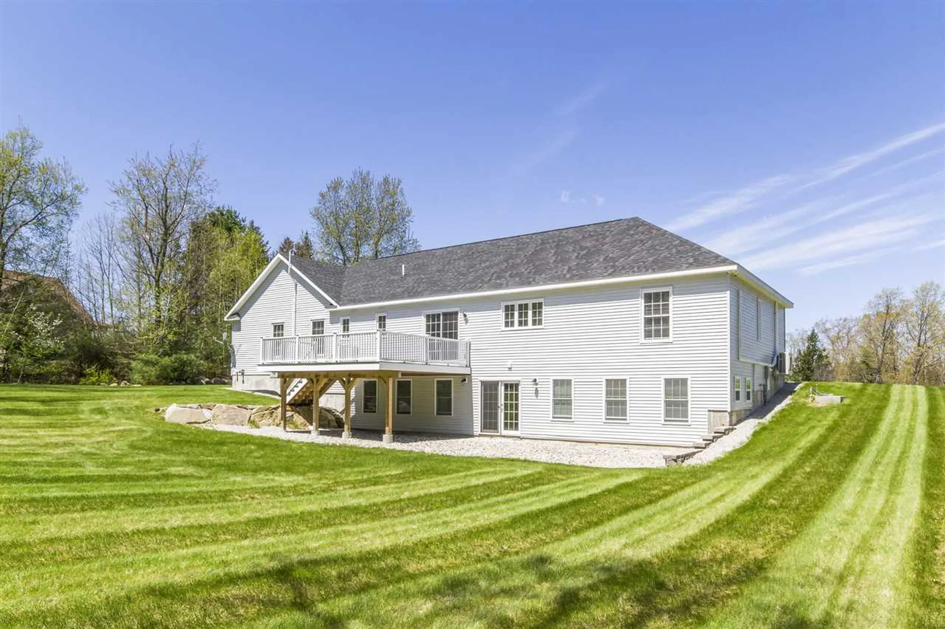 39 Glastombury Drive Sandown NH 03873
