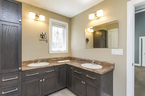 39 Glastombury Drive Sandown NH 03873