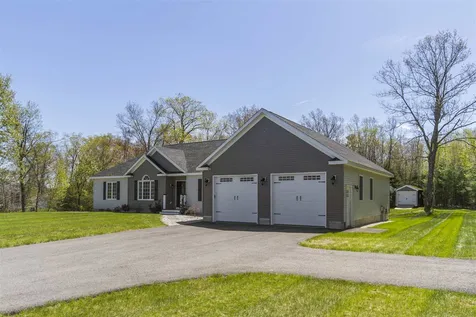 39 Glastombury Drive Sandown NH 03873