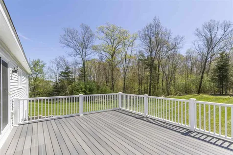39 Glastombury Drive Sandown NH 03873