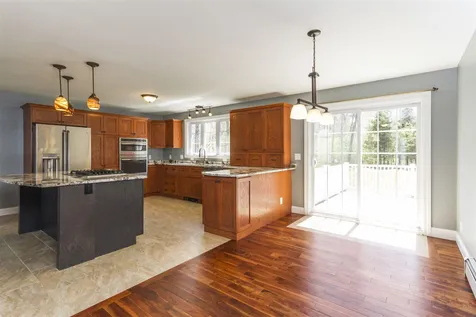 39 Glastombury Drive Sandown NH 03873