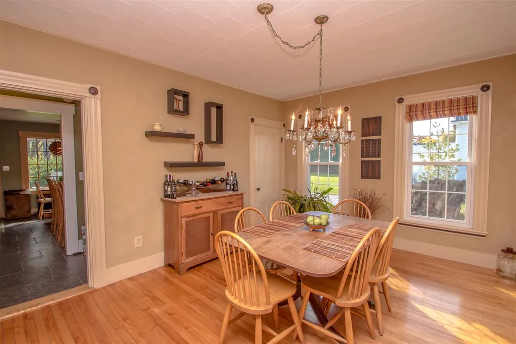 17 Pleasant Street Lancaster NH 03584