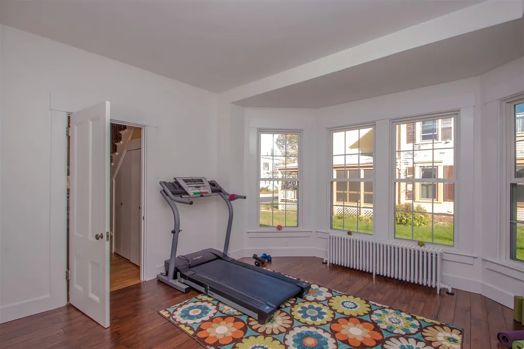 17 Pleasant Street Lancaster NH 03584