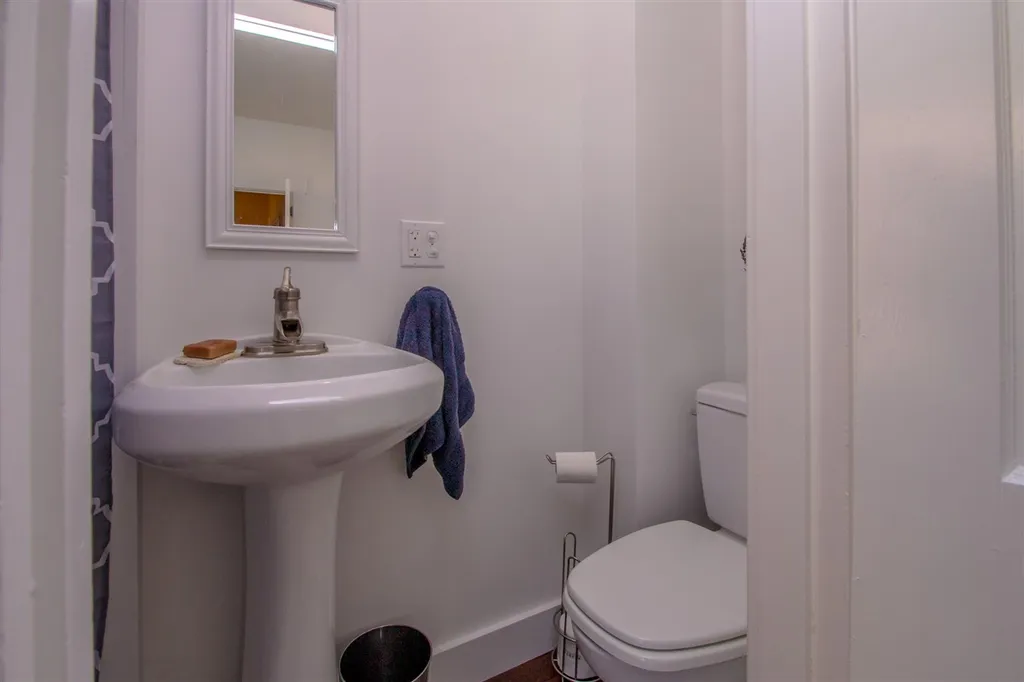 17 Pleasant Street Lancaster NH 03584