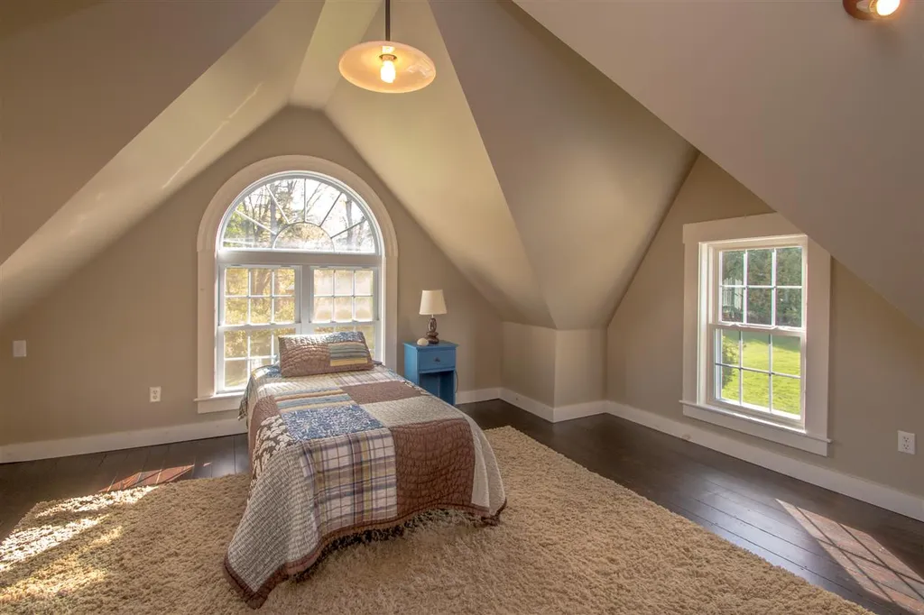 17 Pleasant Street Lancaster NH 03584