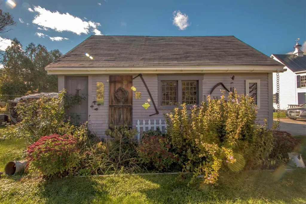 17 Pleasant Street Lancaster NH 03584