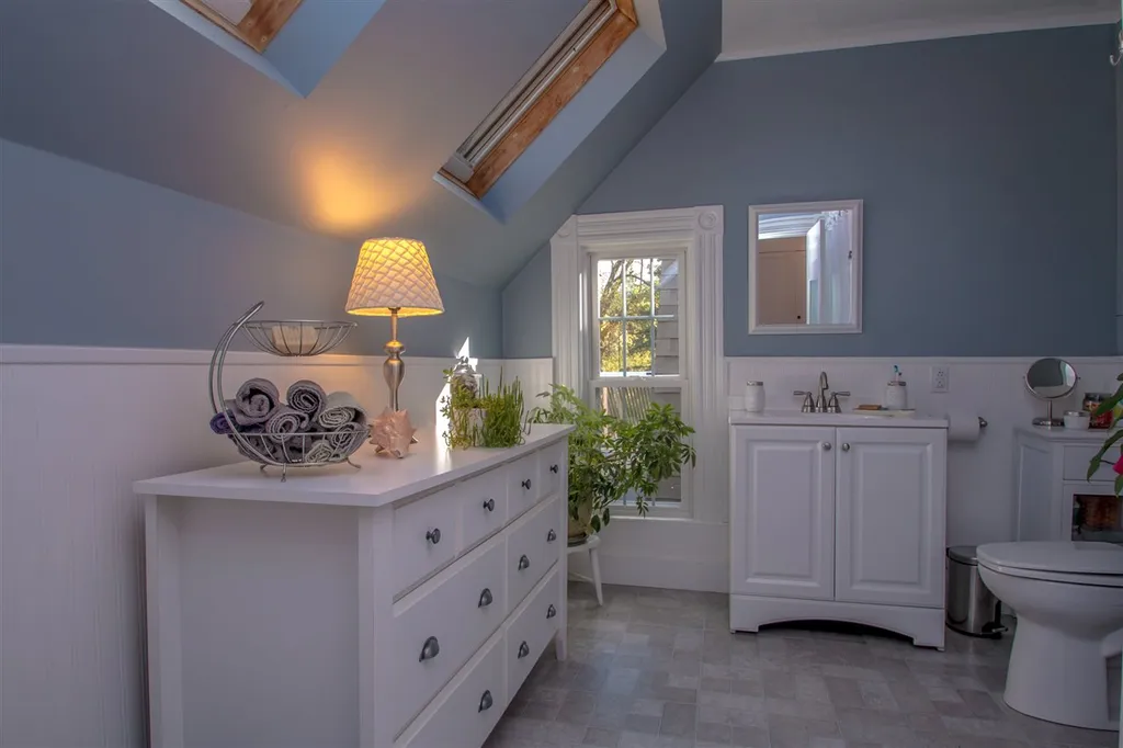 17 Pleasant Street Lancaster NH 03584