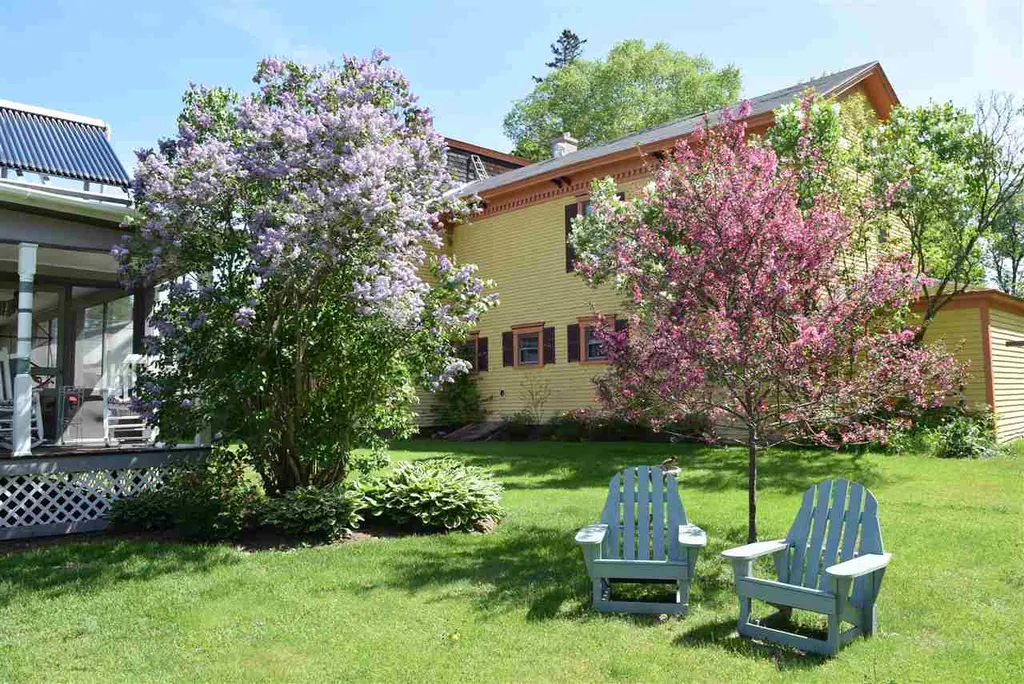 17 Pleasant Street Lancaster NH 03584