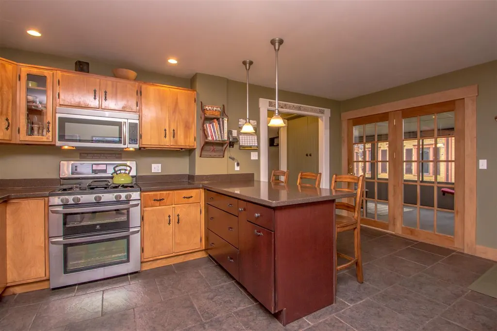 17 Pleasant Street Lancaster NH 03584