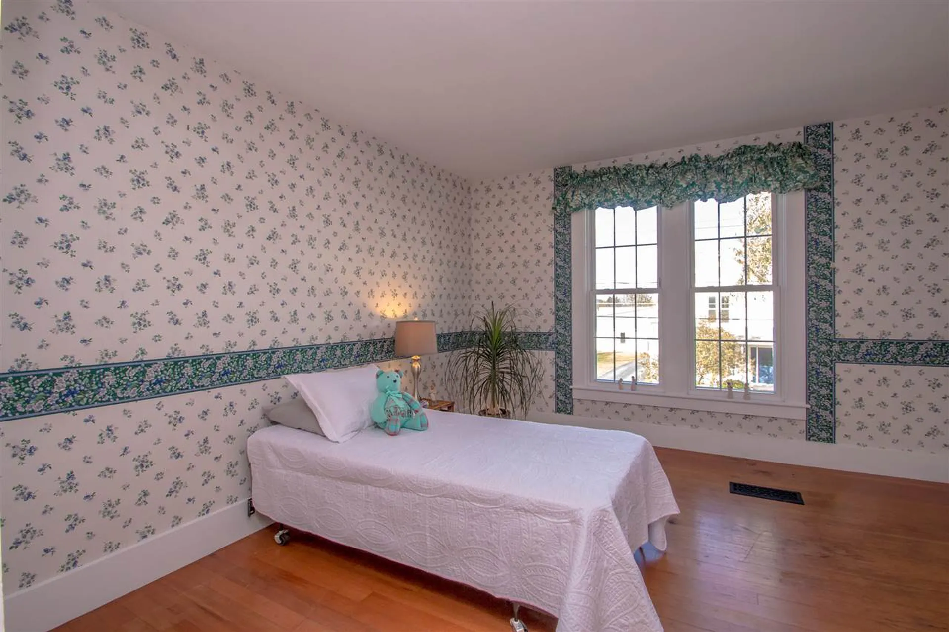 17 Pleasant Street Lancaster NH 03584