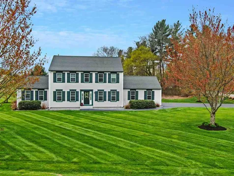 70 Naticook Avenue Litchfield NH 03052