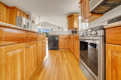70 Naticook Avenue Litchfield NH 03052