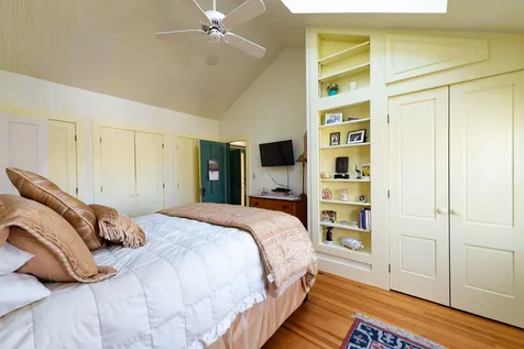 23 Pleasant Street Wolfeboro NH 03894