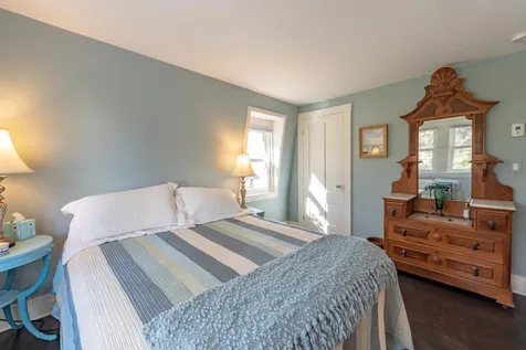 23 Pleasant Street Wolfeboro NH 03894