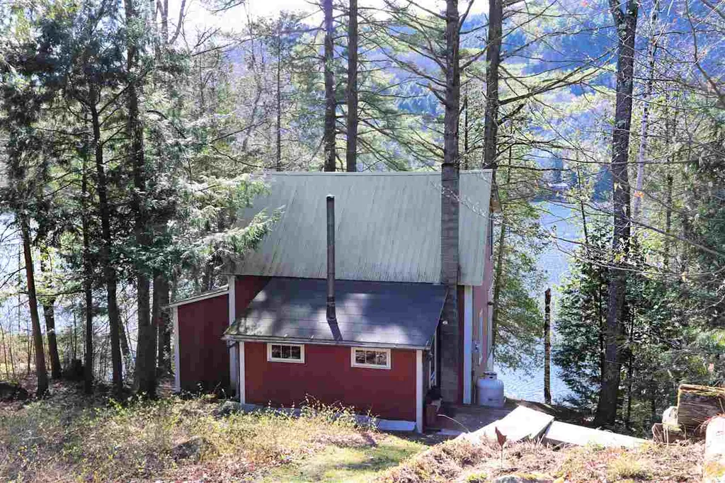 2496 Roy Mountain Road Barnet VT 05821