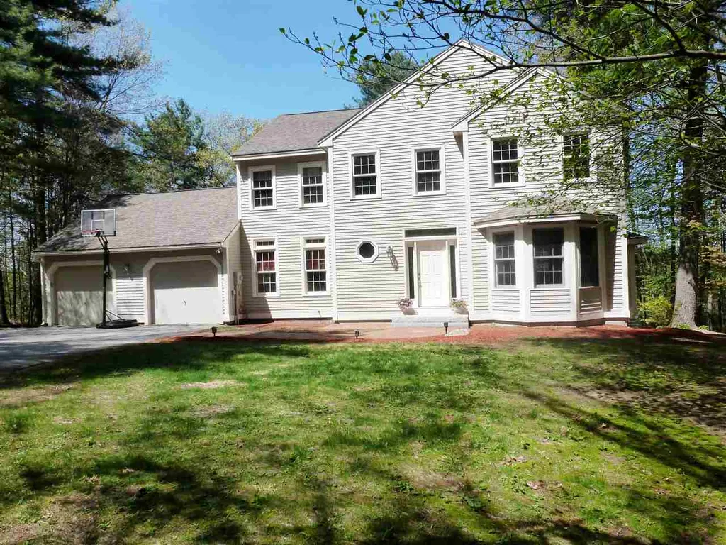 17 Standish Way Amherst NH 03031