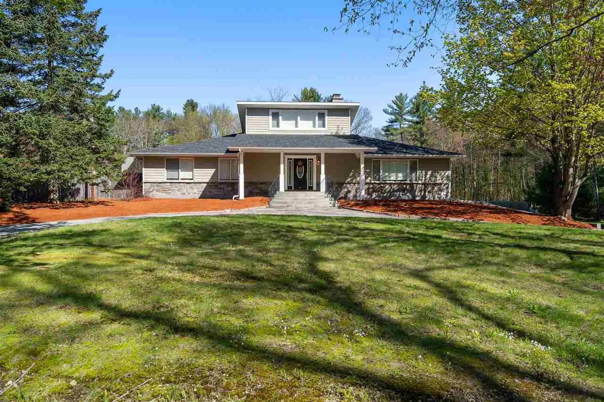 34 Mountain Home Road Londonderry NH 03053