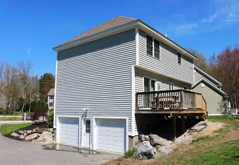 12 Boulder Court Raymond NH 03077