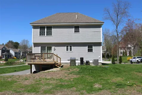 12 Boulder Court Raymond NH 03077
