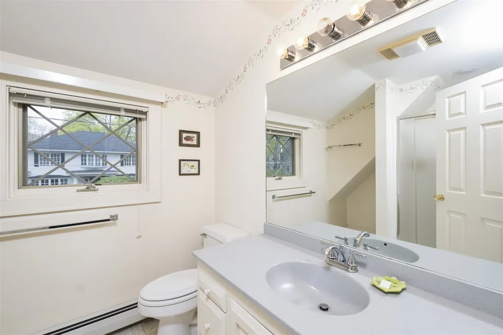 15 Chestnut Court Concord NH 03301