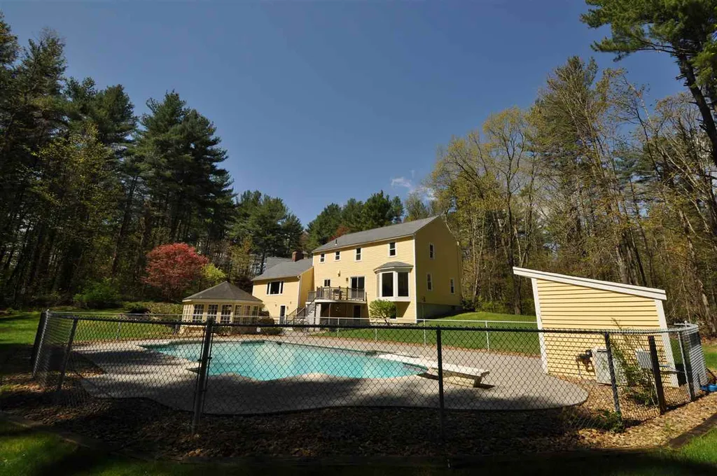 14 Sherwood Drive Hollis NH 03049