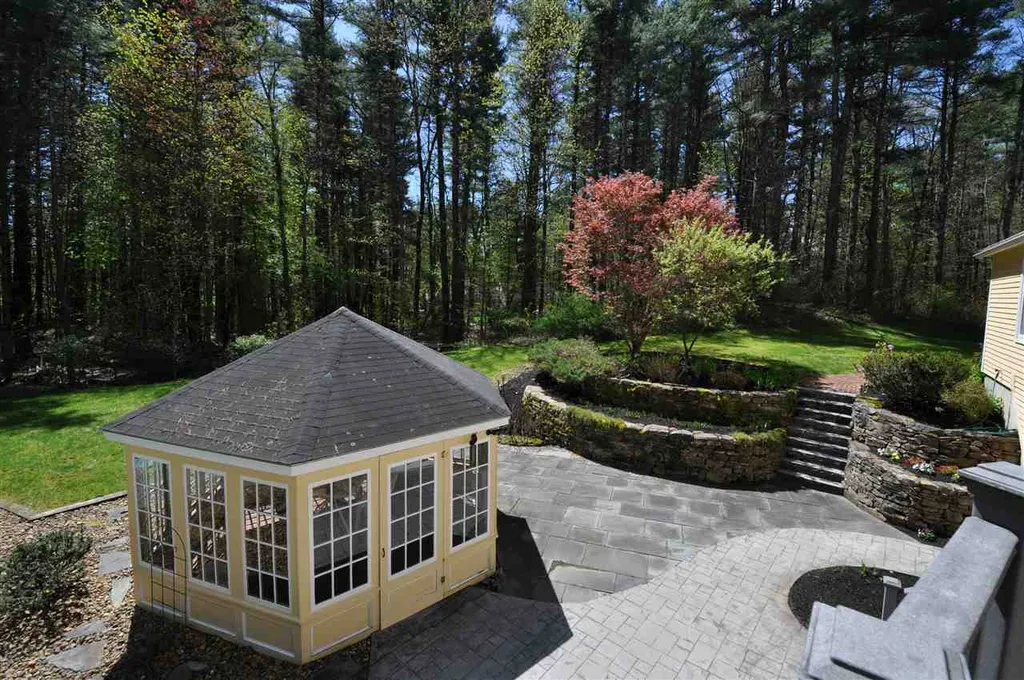14 Sherwood Drive Hollis NH 03049