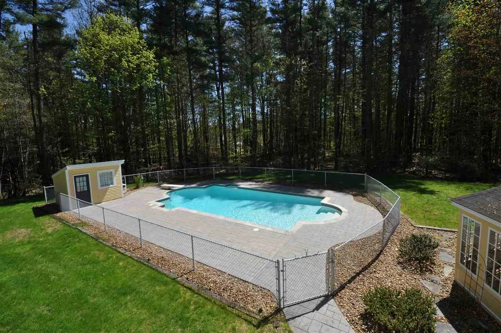 14 Sherwood Drive Hollis NH 03049