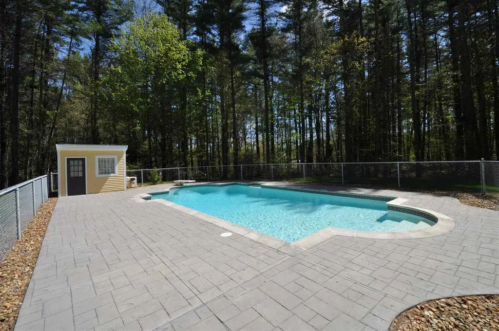 14 Sherwood Drive Hollis NH 03049