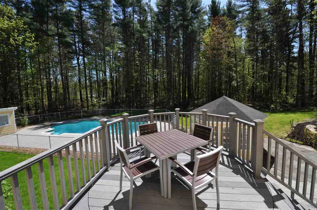 14 Sherwood Drive Hollis NH 03049