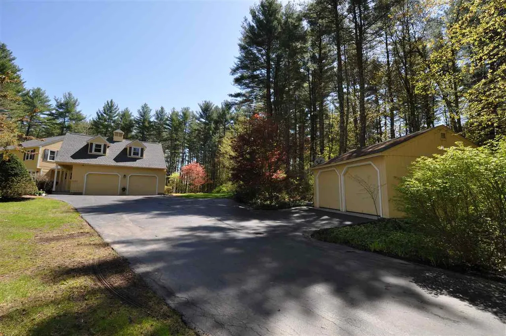 14 Sherwood Drive Hollis NH 03049