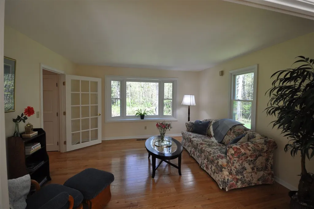 14 Sherwood Drive Hollis NH 03049