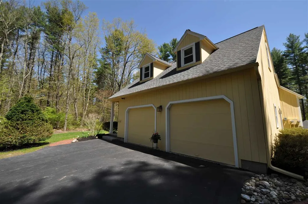 14 Sherwood Drive Hollis NH 03049