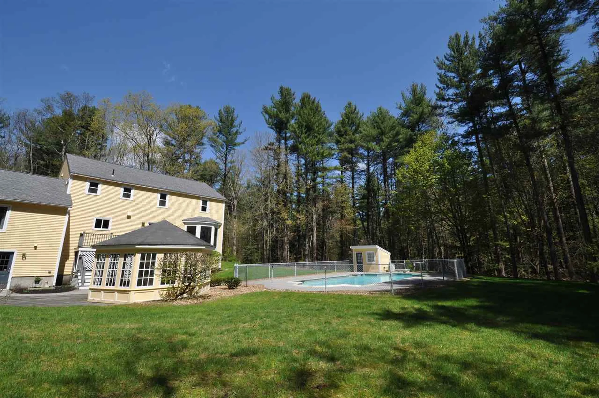 14 Sherwood Drive Hollis NH 03049