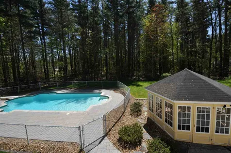 14 Sherwood Drive Hollis NH 03049