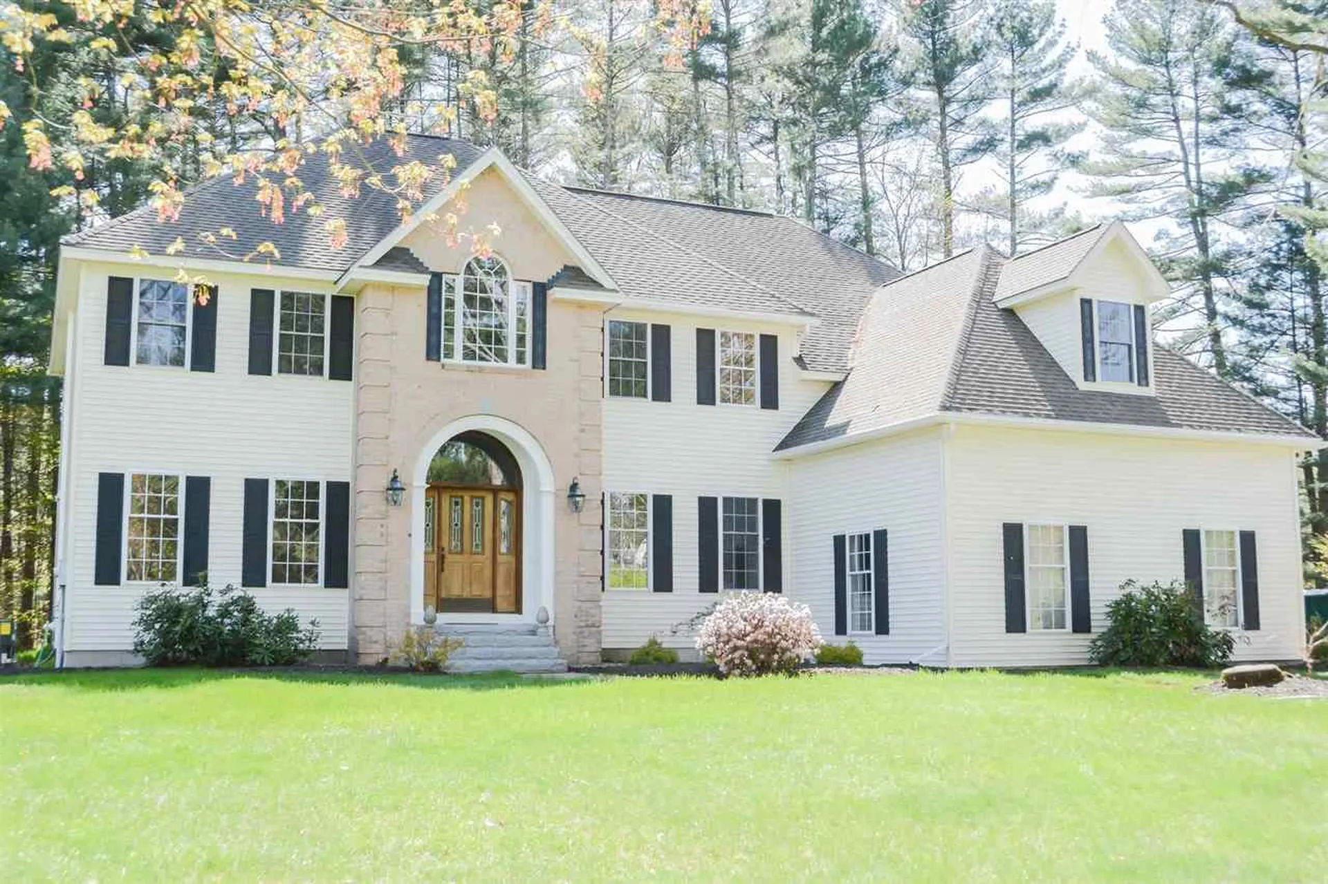 17 Mosswood Circle Amherst NH 03031