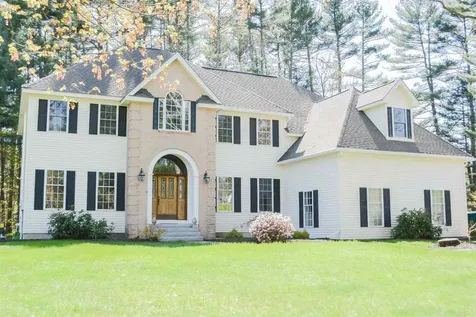 17 Mosswood Circle Amherst NH 03031