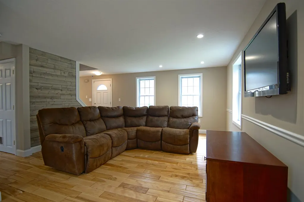 90 Oakwood Drive Northwood NH 03261