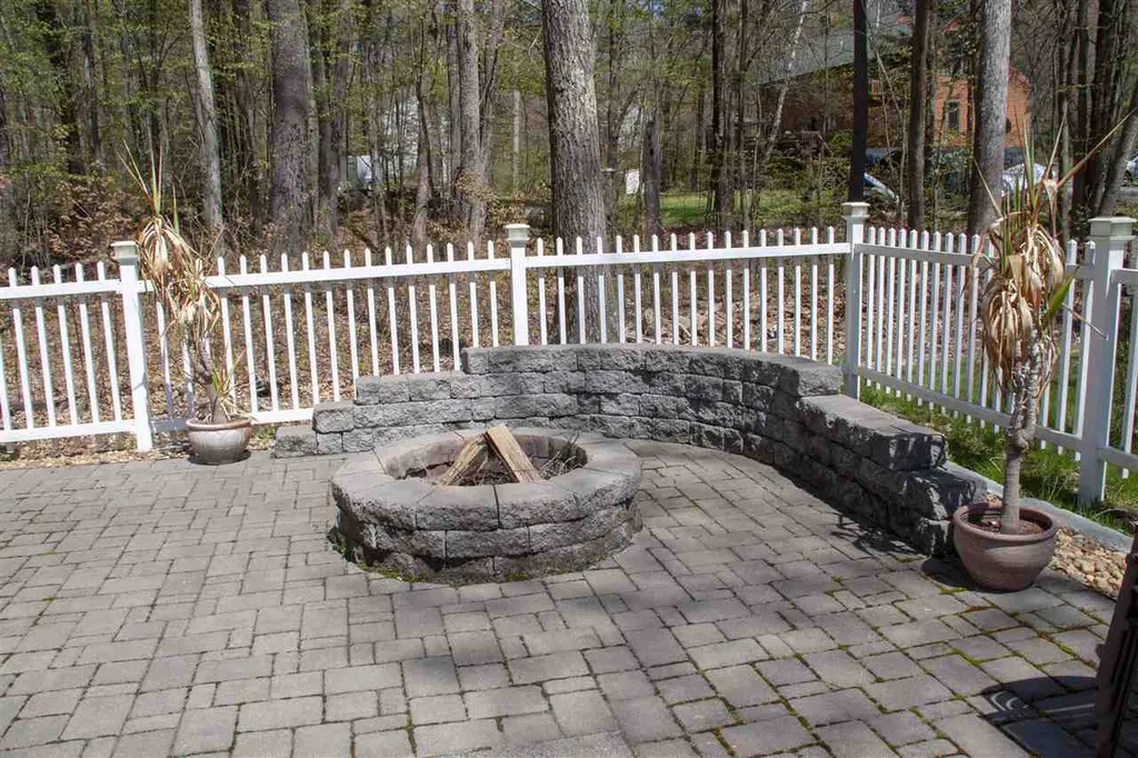 27 Dahl Road Merrimack NH 03054
