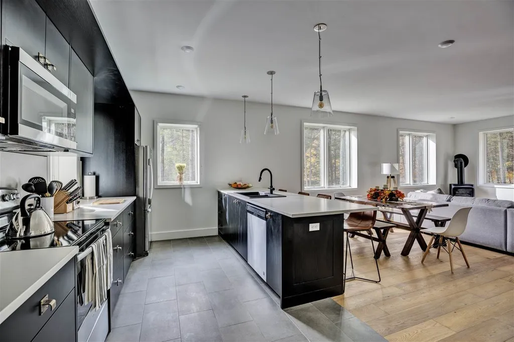 1047 Willard Road Hartford VT 05059