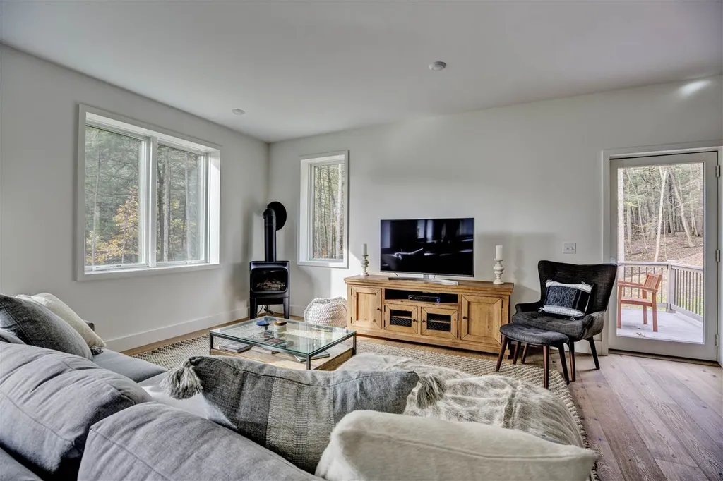 1047 Willard Road Hartford VT 05059