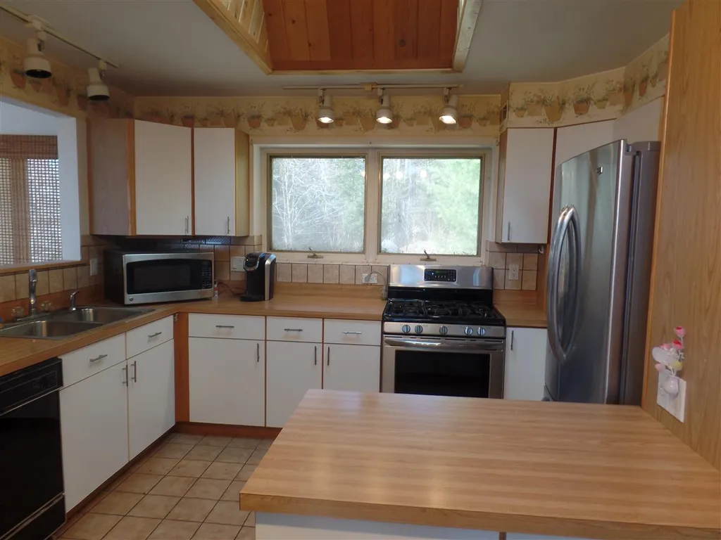 989 Upton Road Errol NH 03579