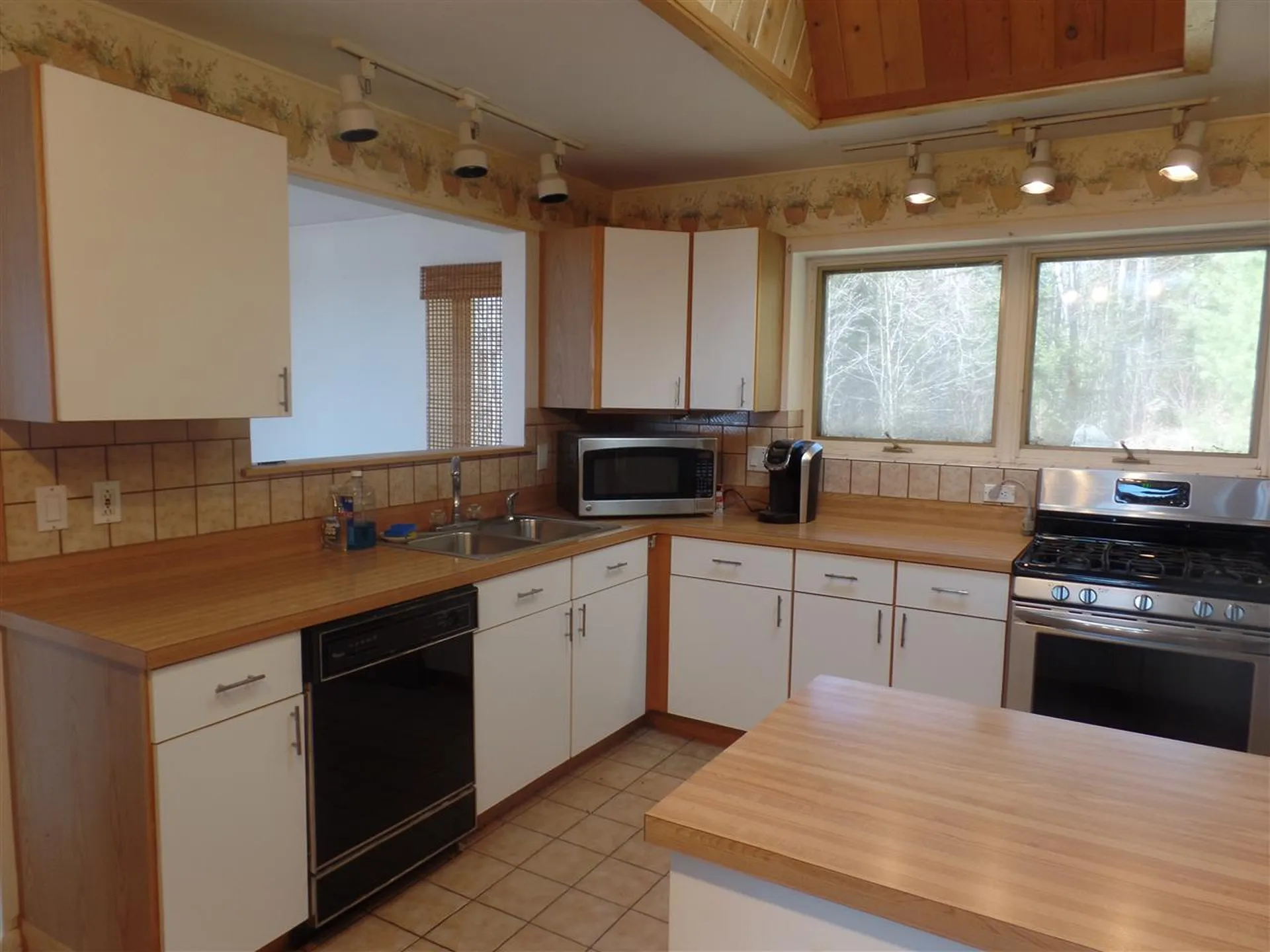 989 Upton Road Errol NH 03579