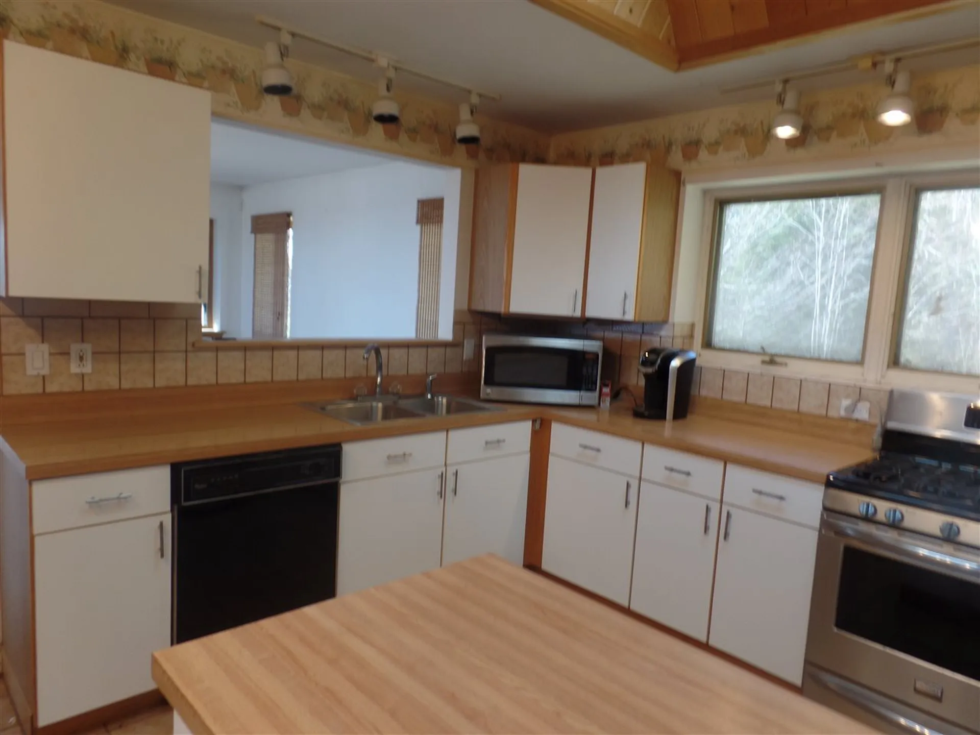 989 Upton Road Errol NH 03579