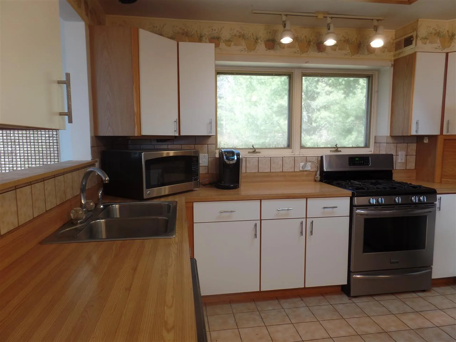 989 Upton Road Errol NH 03579
