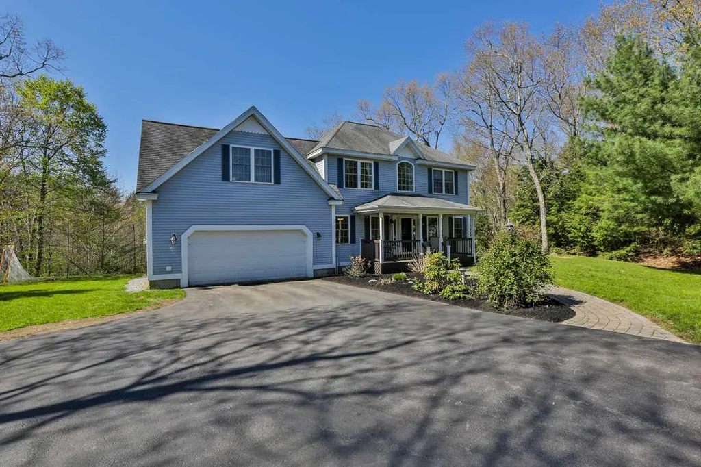 12 Flag Court Auburn NH 03032