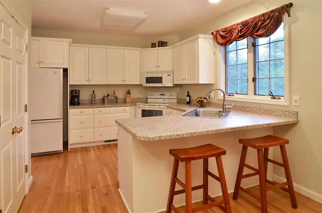24 Dunlap Drive Bedford NH 03110