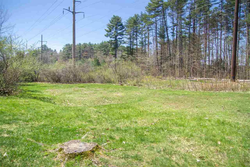 15 Railroad Avenue Belmont NH 03220