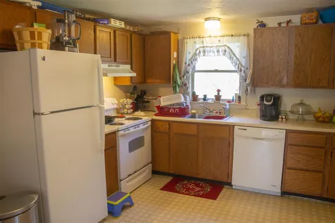 15 Railroad Avenue Belmont NH 03220