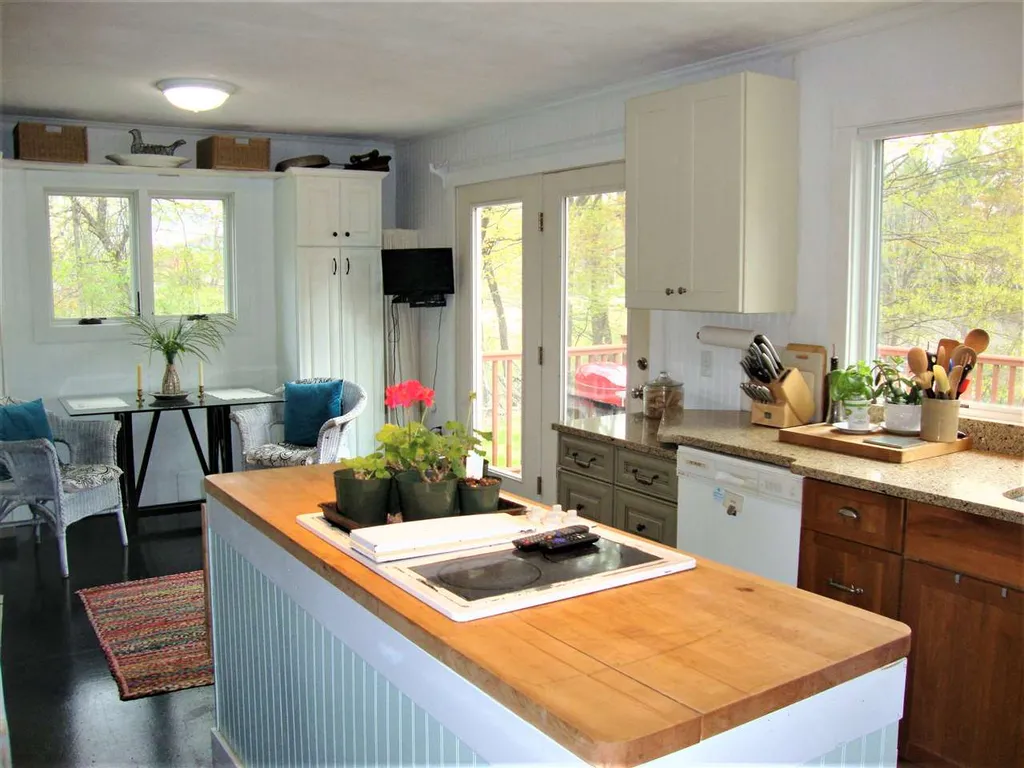 27 Kearsarge Valley Road Wilmot NH 03287